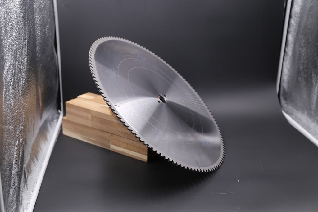 Tungsten Carbide and Diamond Saw Blade - Which is harder than the other? 2 Woodworker's Best Cutting TOOLS PCD saws blade from Chengdu